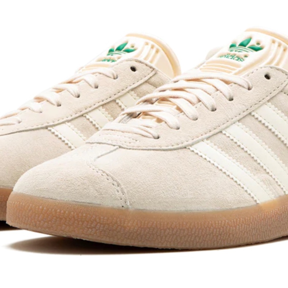 Adidas Beige Suede and Green Women's Sneakers. Size 7